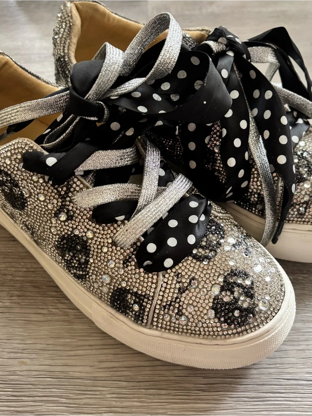 Betsy Johnson SIDNY All-Over Rhinestone SKULLS Platform Sneakers Size 8.5 - Picture 2 of 10